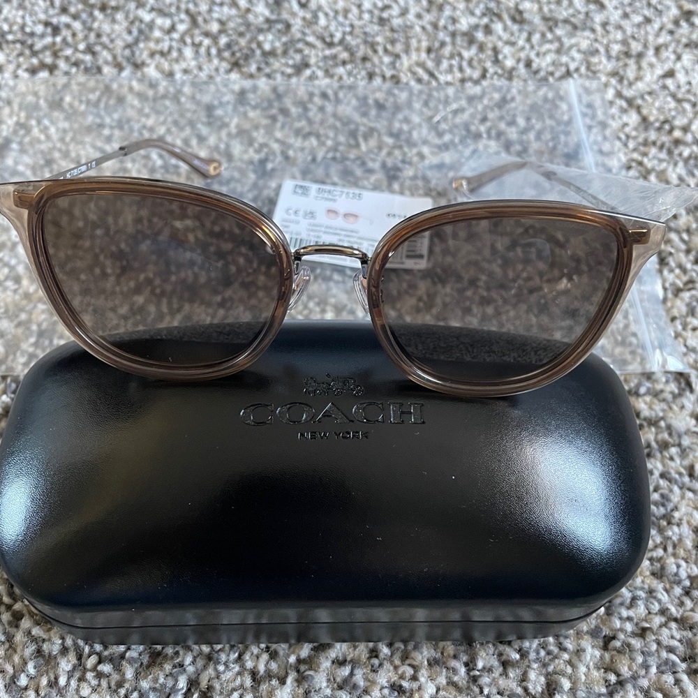 COACH Sunglasses - Picture 2 of 6